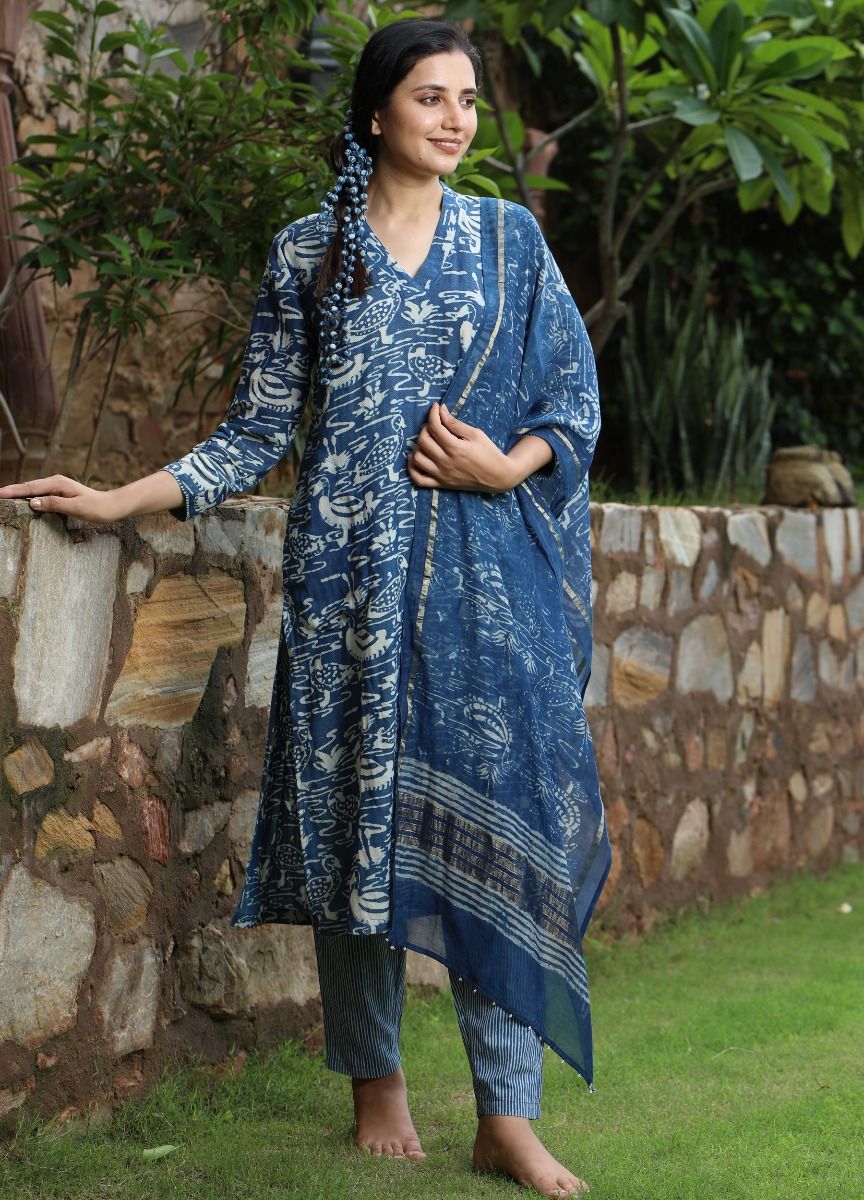 The most fashionable kurta set for women's festive occasions